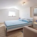 דירה Lisicak