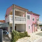 דירה Lisicak